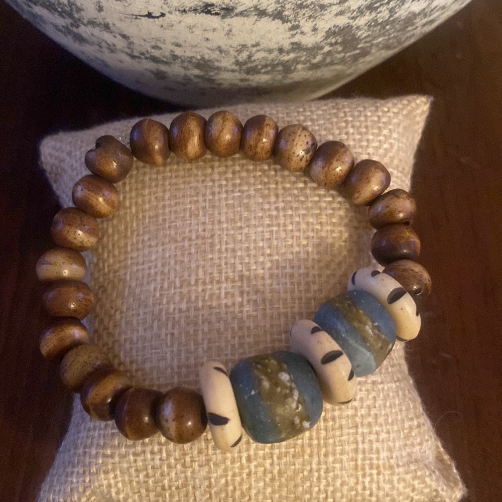 LiV deSigns Natural Wood Bead Stretch Bracelet